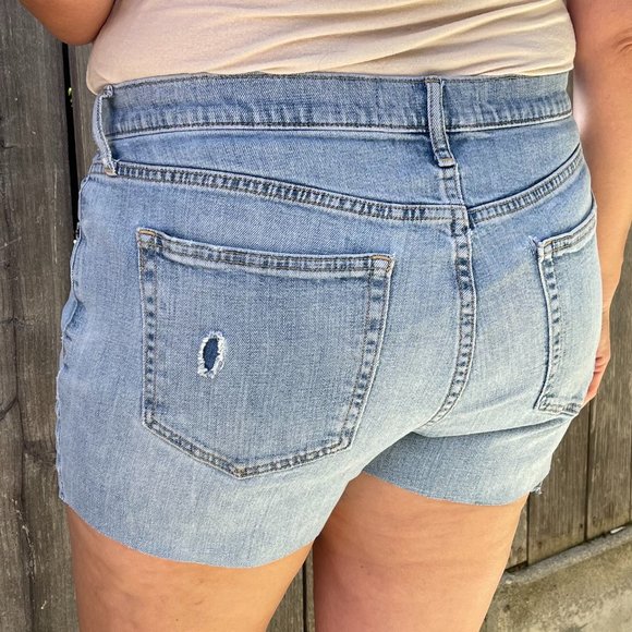 ***SOLD***GAP 1969 Best Girlfriend size 32 Jean Shorts - Picture 4 of 4
